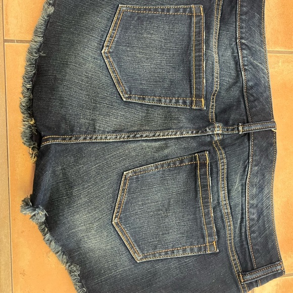 Shorts - Picture 2 of 4